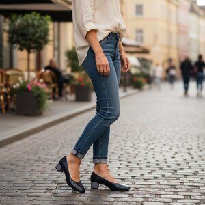 STUART WEITZMAN Black Leather Low Heel Pumps Mirrored Accent Women’s 5.5